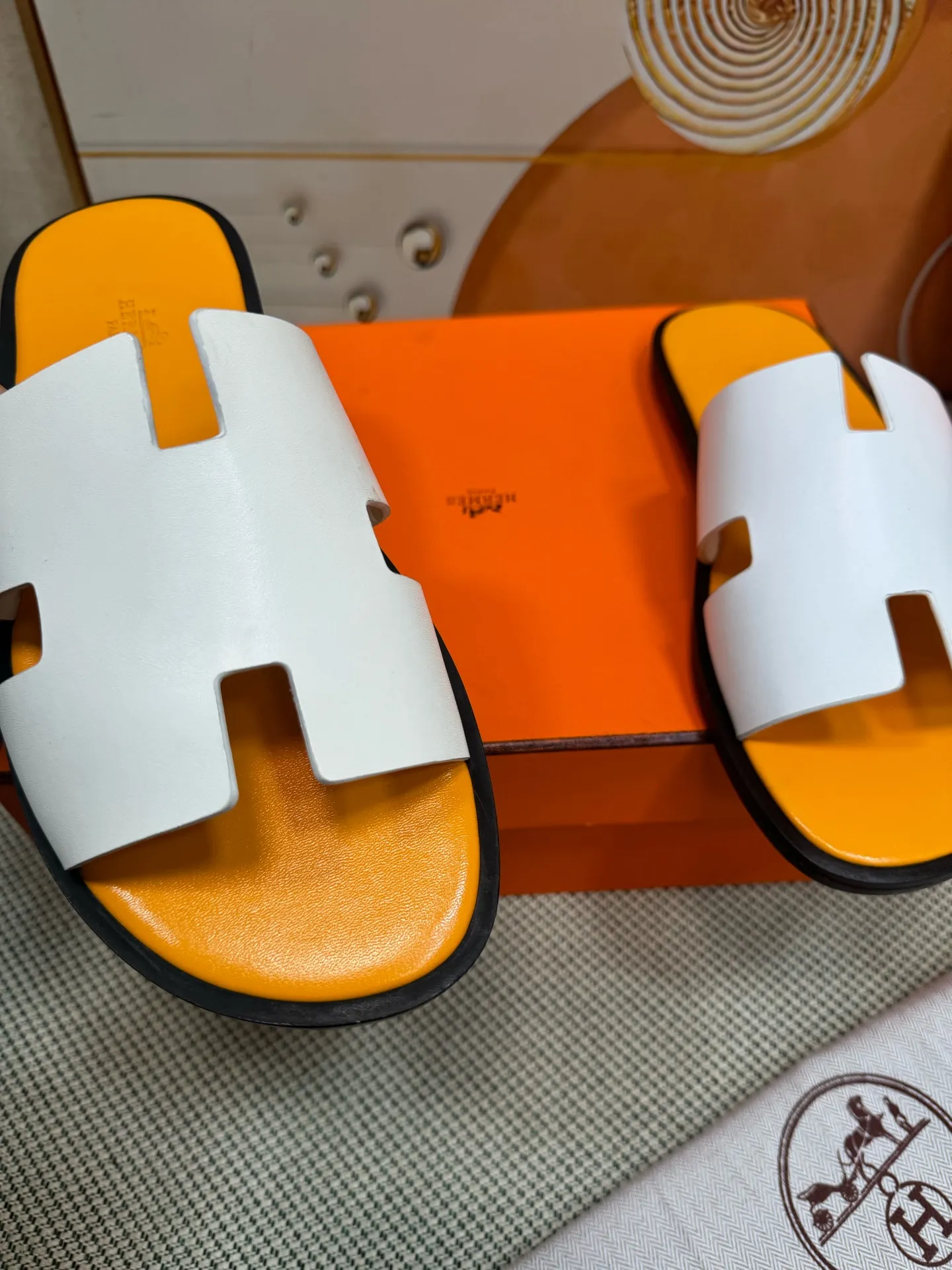 👟👟Ex-factory price 560👟👟 "HERMES" [Classic Original Version] Hermès; Top 🔝 Purchasing Agency 🔍🔍 Men's Latest 🇺🇸 Counter Sales Simultaneously, Original Imported from Italy: Silk Cowhide · Prominent (High-end · Nobility · Grade) Exquisite Workmanship (Italian 🇮🇹 Imported Water Dye Brand Wear-resistant ultra-thousand leather feet) Soles: Original soles specially provided by the original factory, ⚠exclusive double-layer movable rubber molded outsole; super comfortable, wear-resistant, non-slip, environmentally friendly🌳🌳🌳, real photos taken🎬The real ones are more beautiful🔍🔍 (high quality, single goods), you can enter and exit the counter at will* Code number: 38·39·40·41·42·43·44# (45# can be customized) (46 47➕30 customization is not returnable) Welcome to place an order...☕